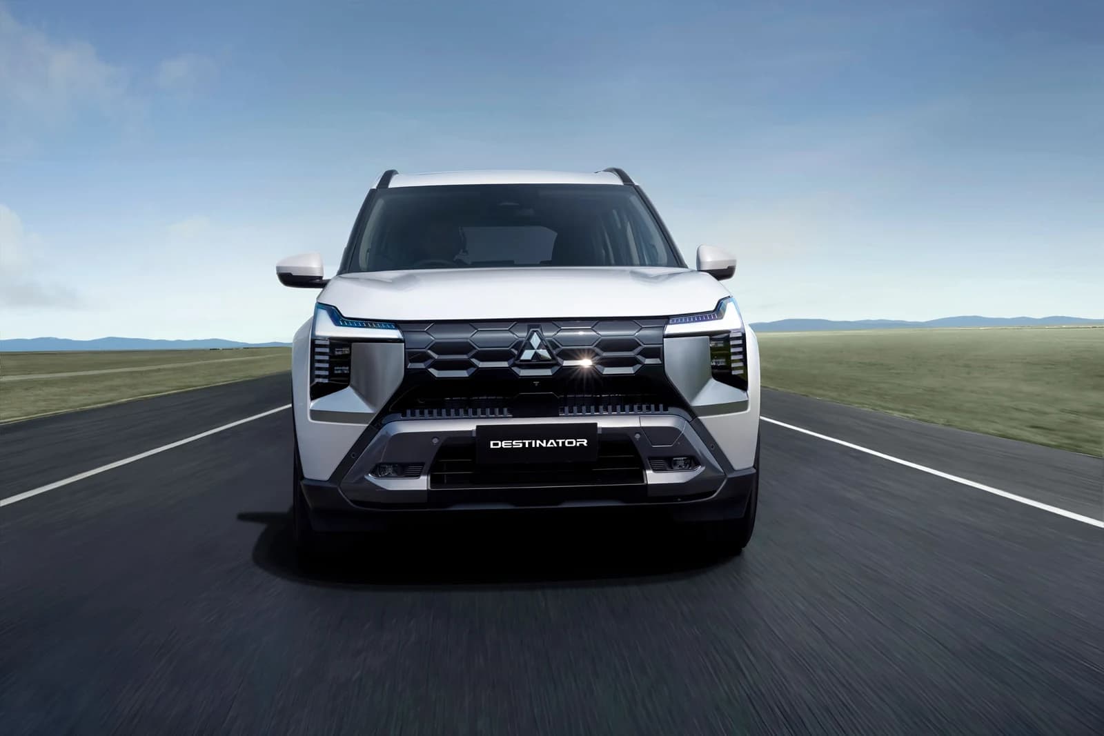 Destinator - trực diện - Mitsubishi Moveo Bình Định