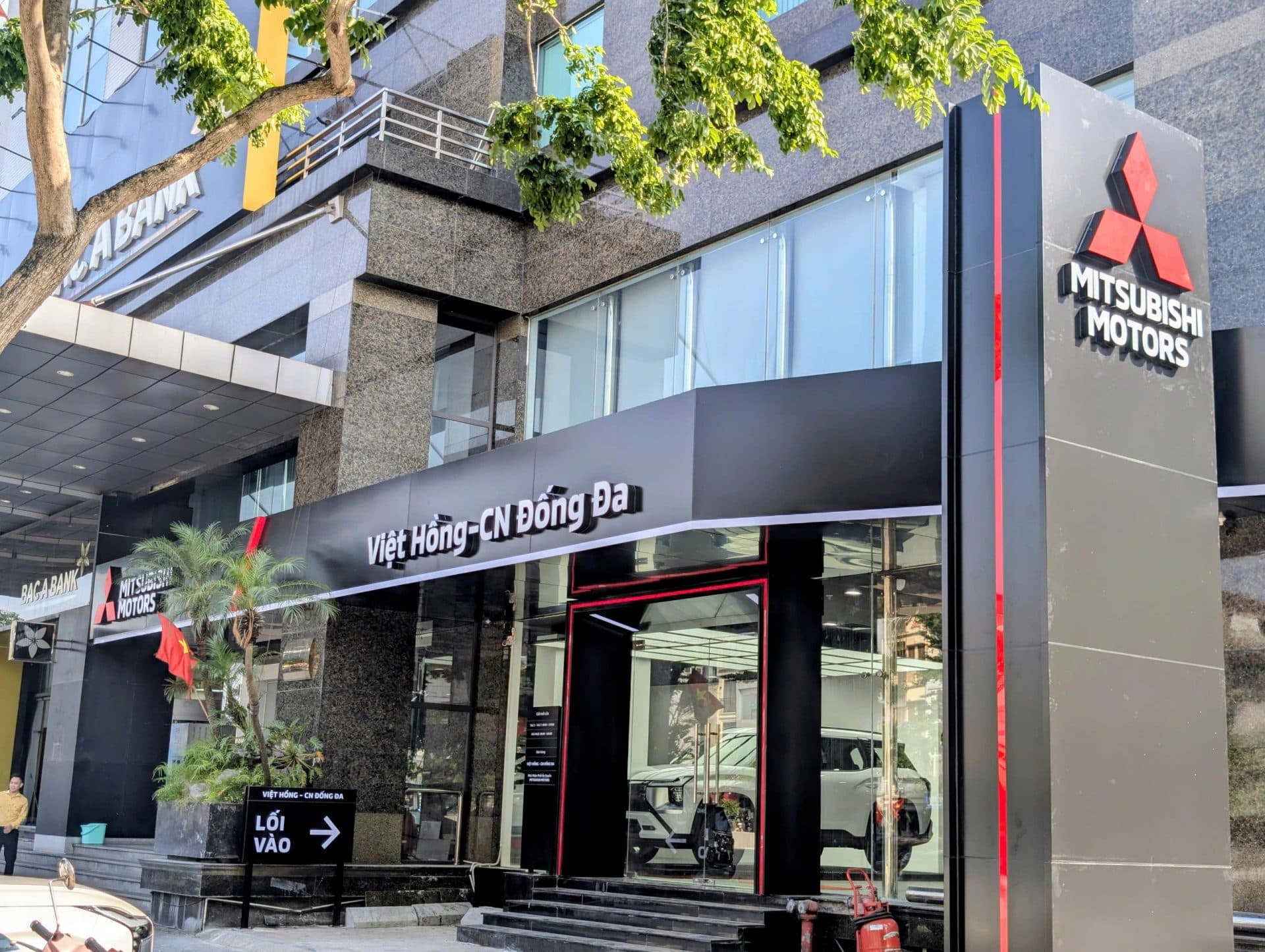 Mitsubishi Motors Việt Nam đưa 2 cơ sở mới của NPP Ô tô Việt Hồng vào hoạt động